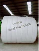 不同顏色的塑料儲水罐